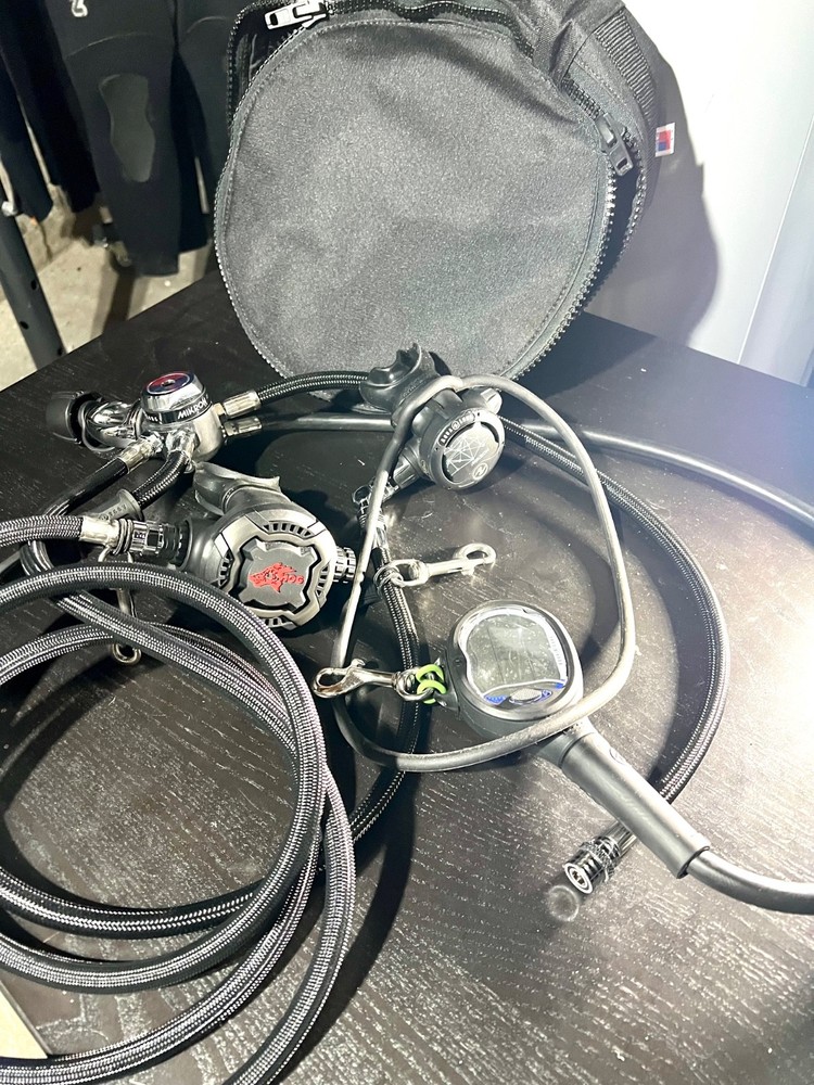 Aqual Lung Mikron w/ HOG Octo Regulators