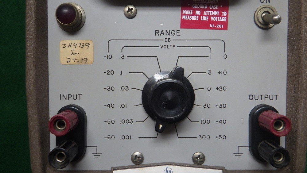 Vintage Hewlett Packard 400D Vacuum Tube Voltmeter Powers On/Untested