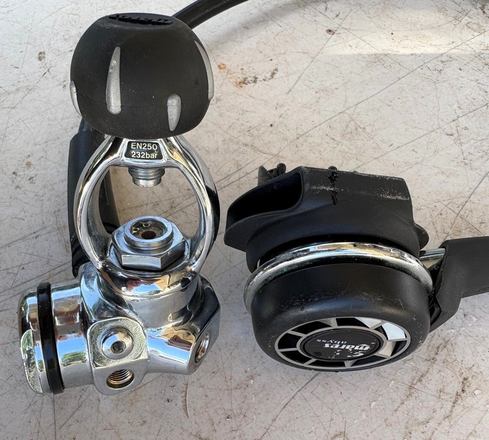 Mares Abyss  Regulator Dfc Scuba First and Second Stages - Untested