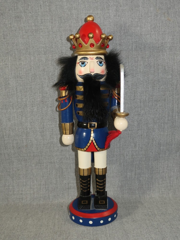 1997 Nutcracker Village NUTCRACKER PRINCE Statue 9.25"