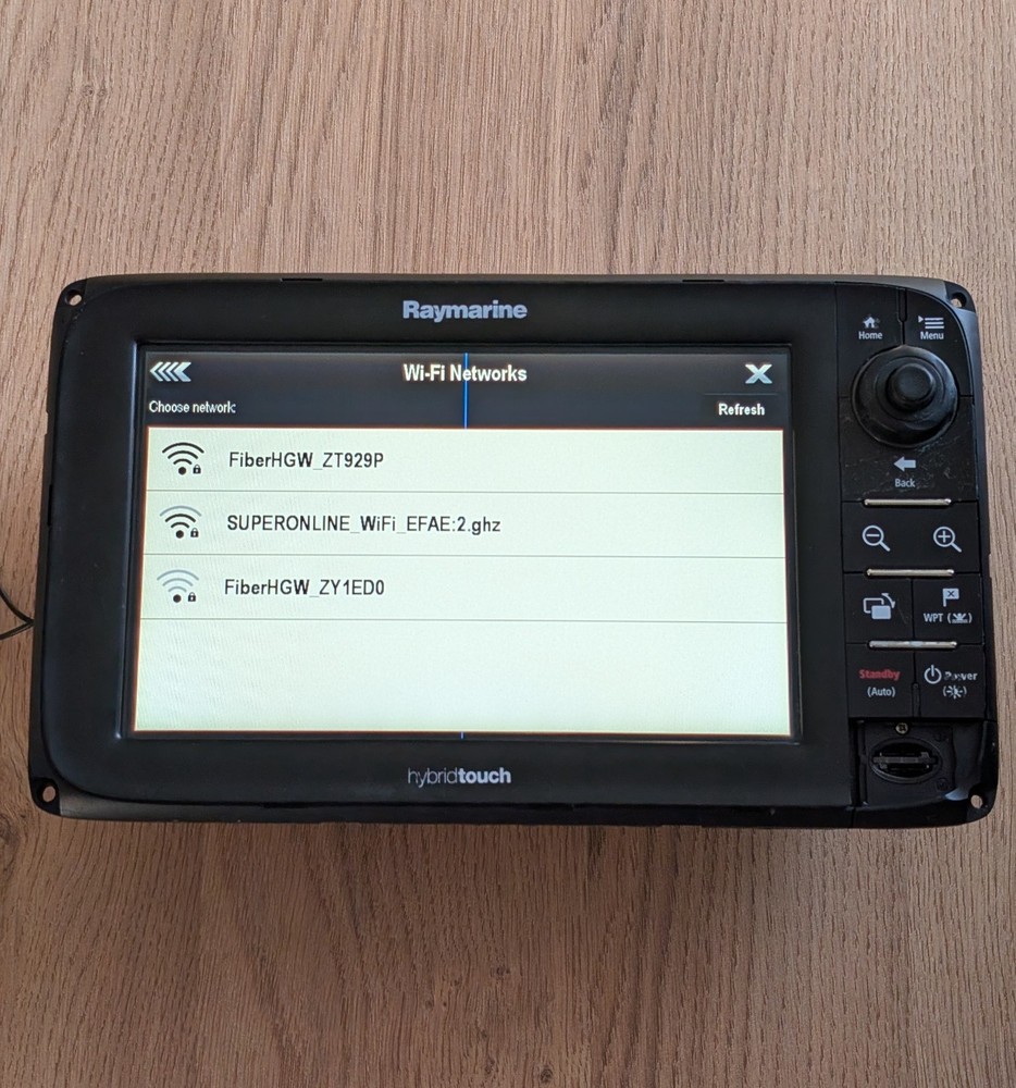 Raymarine e95 Hybrid Touchscreen Multifunction Display model: E70021