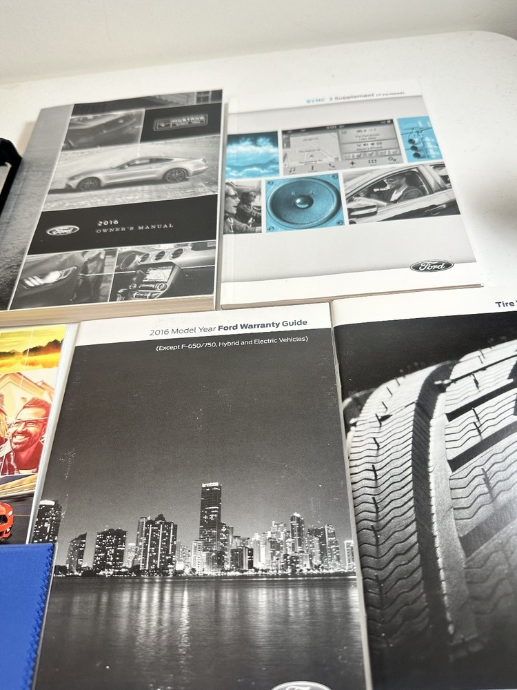 2016 Ford Mustang Owner's Manual Set