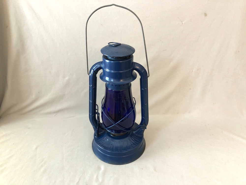 DIETZ NO 2 BLIZZARD LANTERN COBALT GLOBE CRACKED