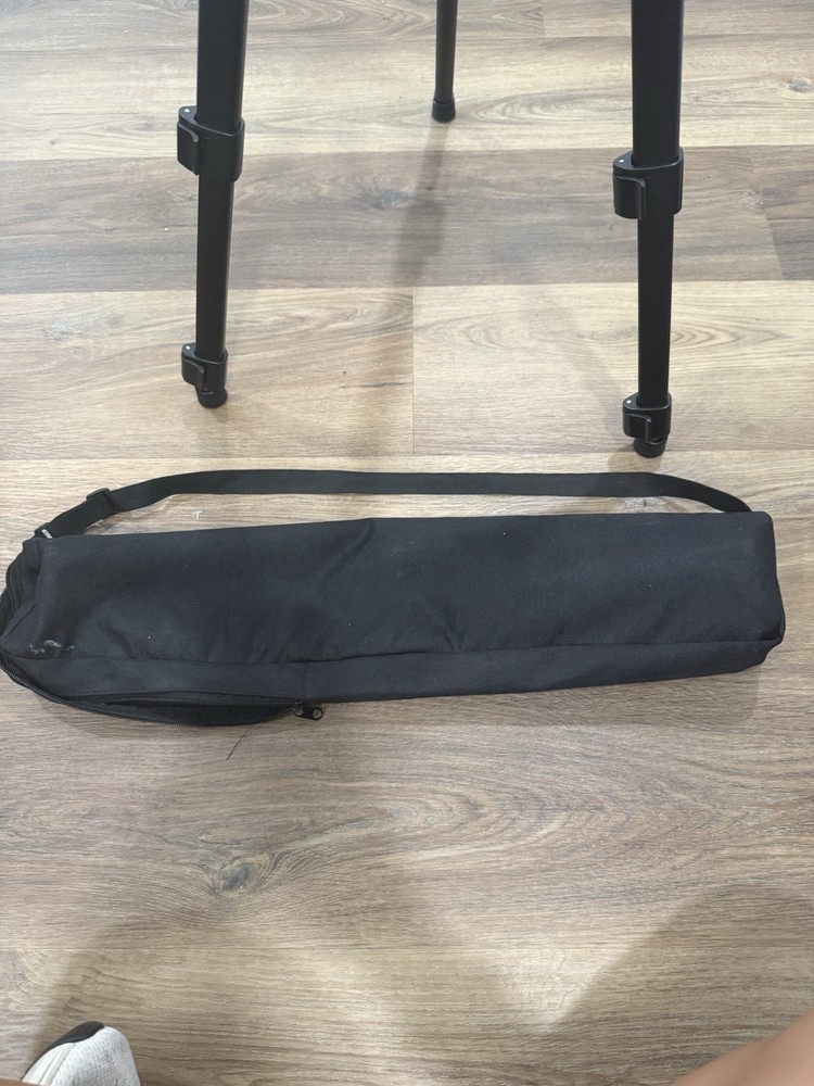 Art Easel That Is Adjustable And Comes In A Carry Case