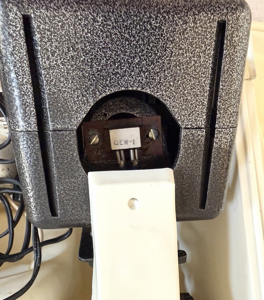 Bioscope Manufacturing Model 500 Microprojector In Case - Lights Up