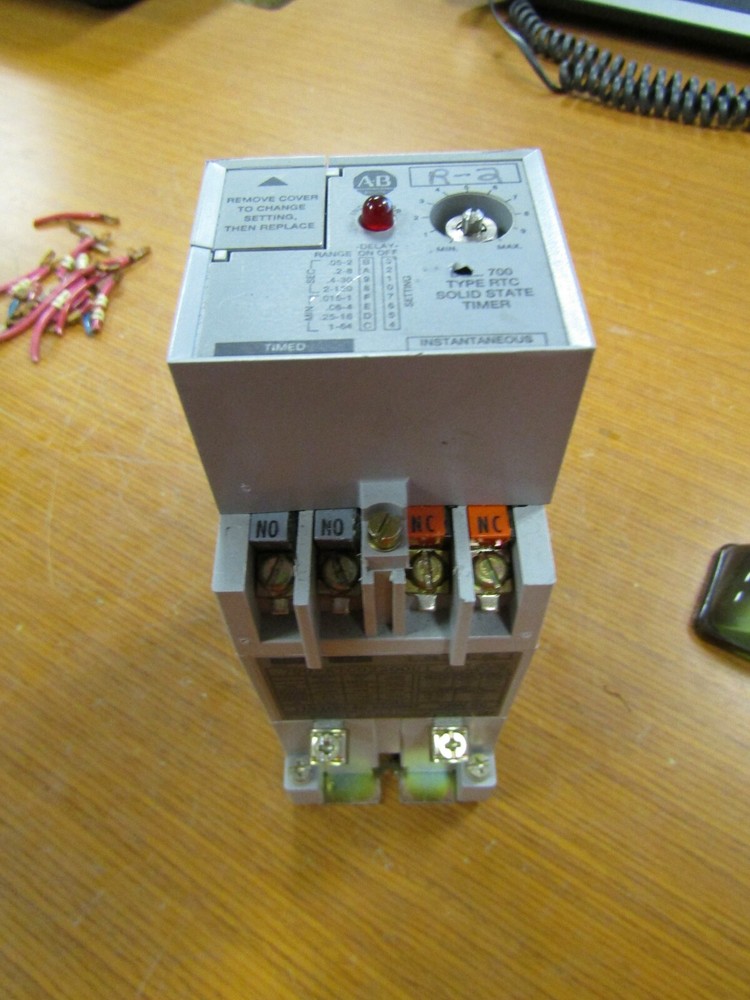 👀 ALLEN BRADLEY RTC SOLID STATE TIMER RELAY 110/120 VAC 120 VDC 700-RTC02200U1
