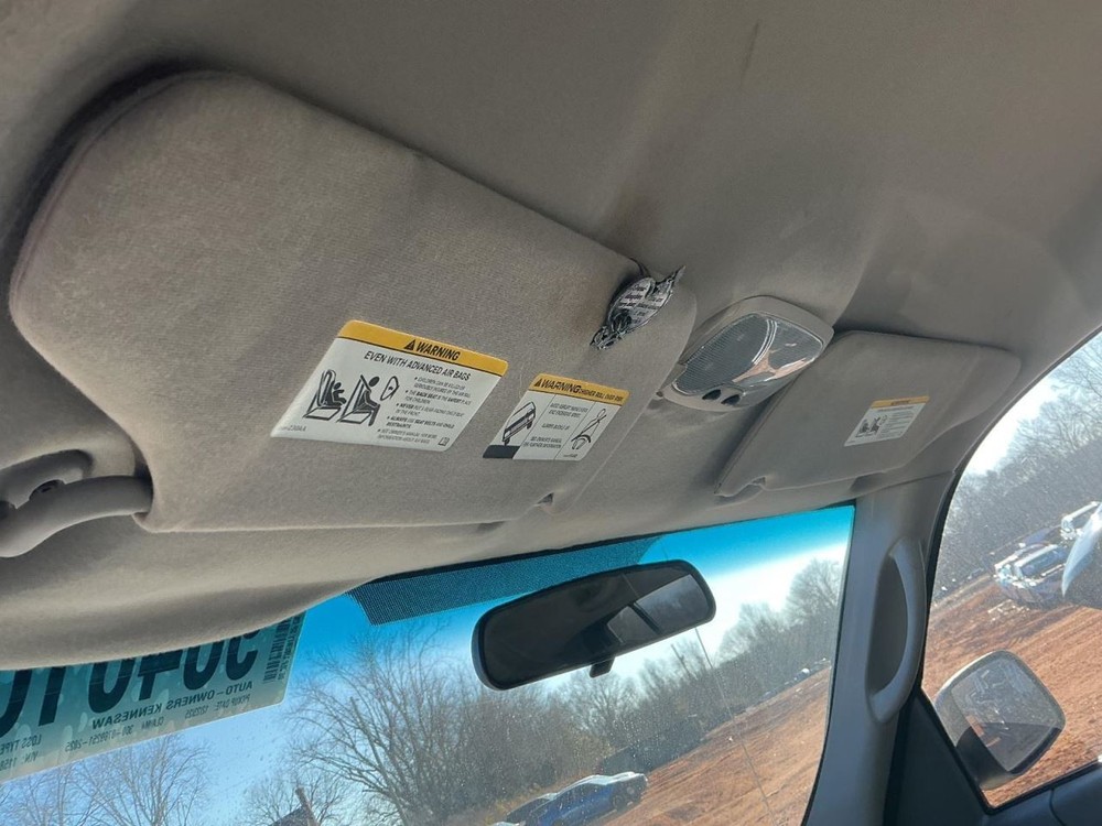 LIBERTY 2006 Glove Box 4955266