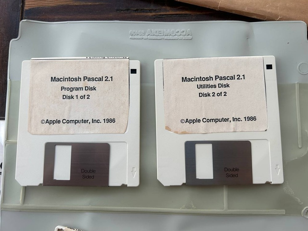 Original Apple internal Macintosh software update floppy disks & docs 1986