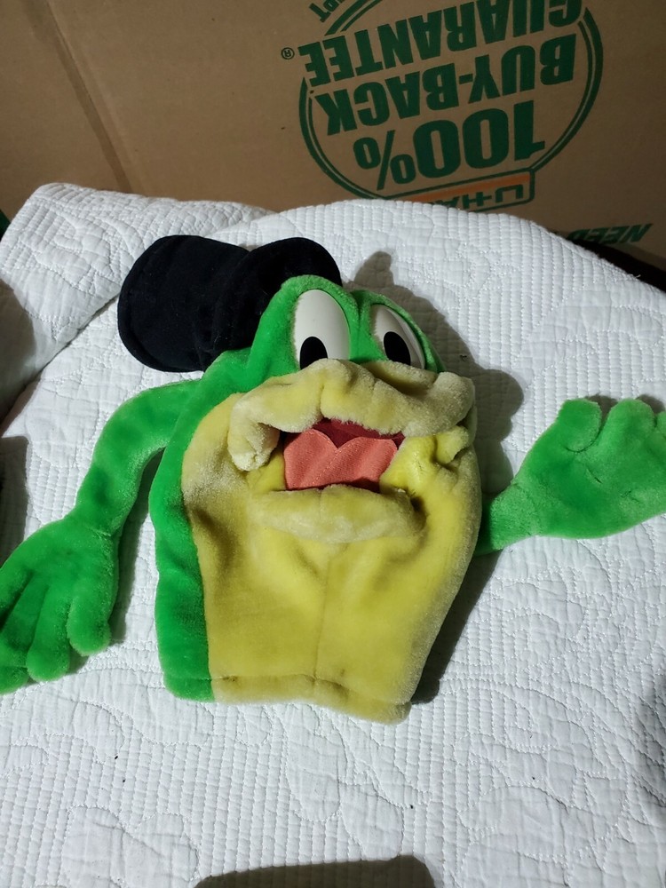 Warner brothers frog hand puppet. Adorable!
