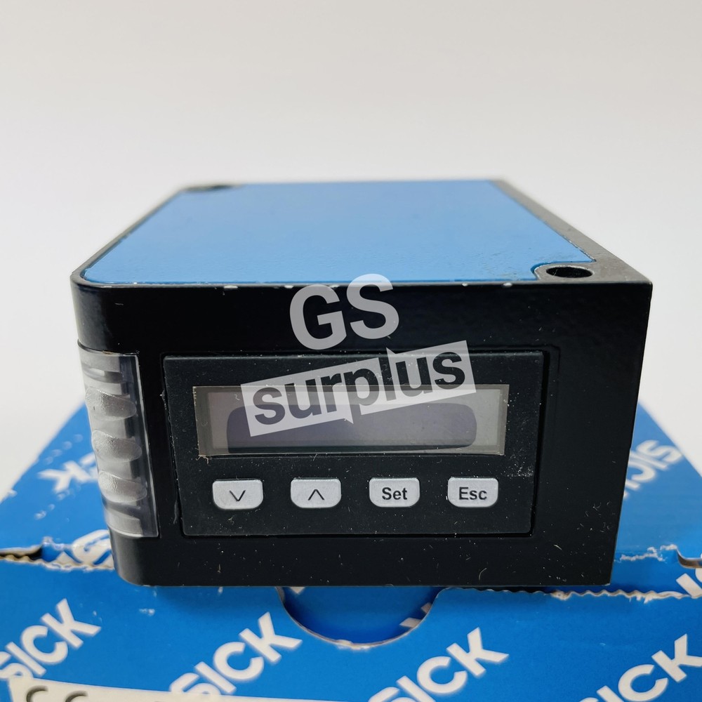 New SICK DT50-2B215252 / 1065661 Distance Sensor