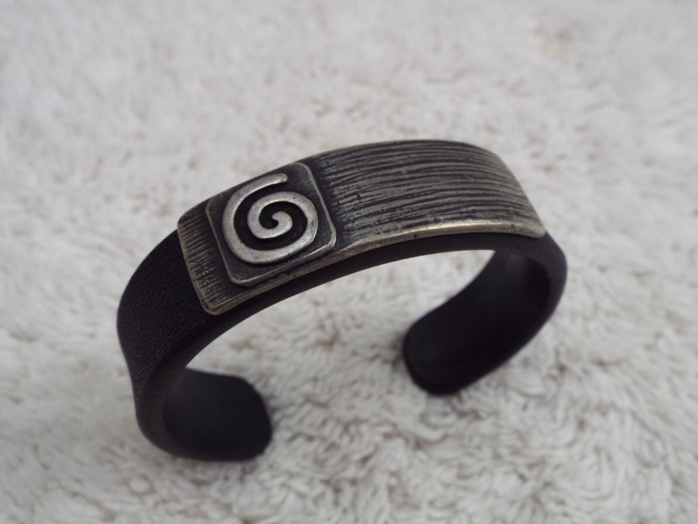 Black Leatherette Silvertone Cuff Bracelet (A50)