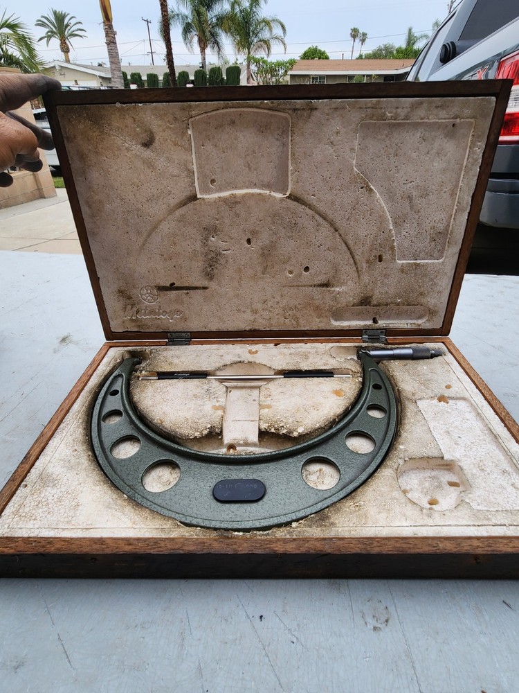 Mitutoyo 10-11" Outside Diameter Micrometer & Case No 103-225A