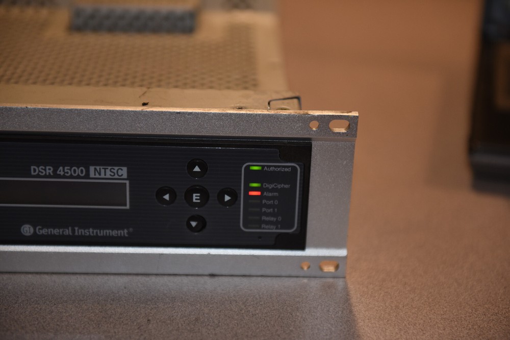 General Instruments DSR-4500 Commercial Satellite Receiver Decoder