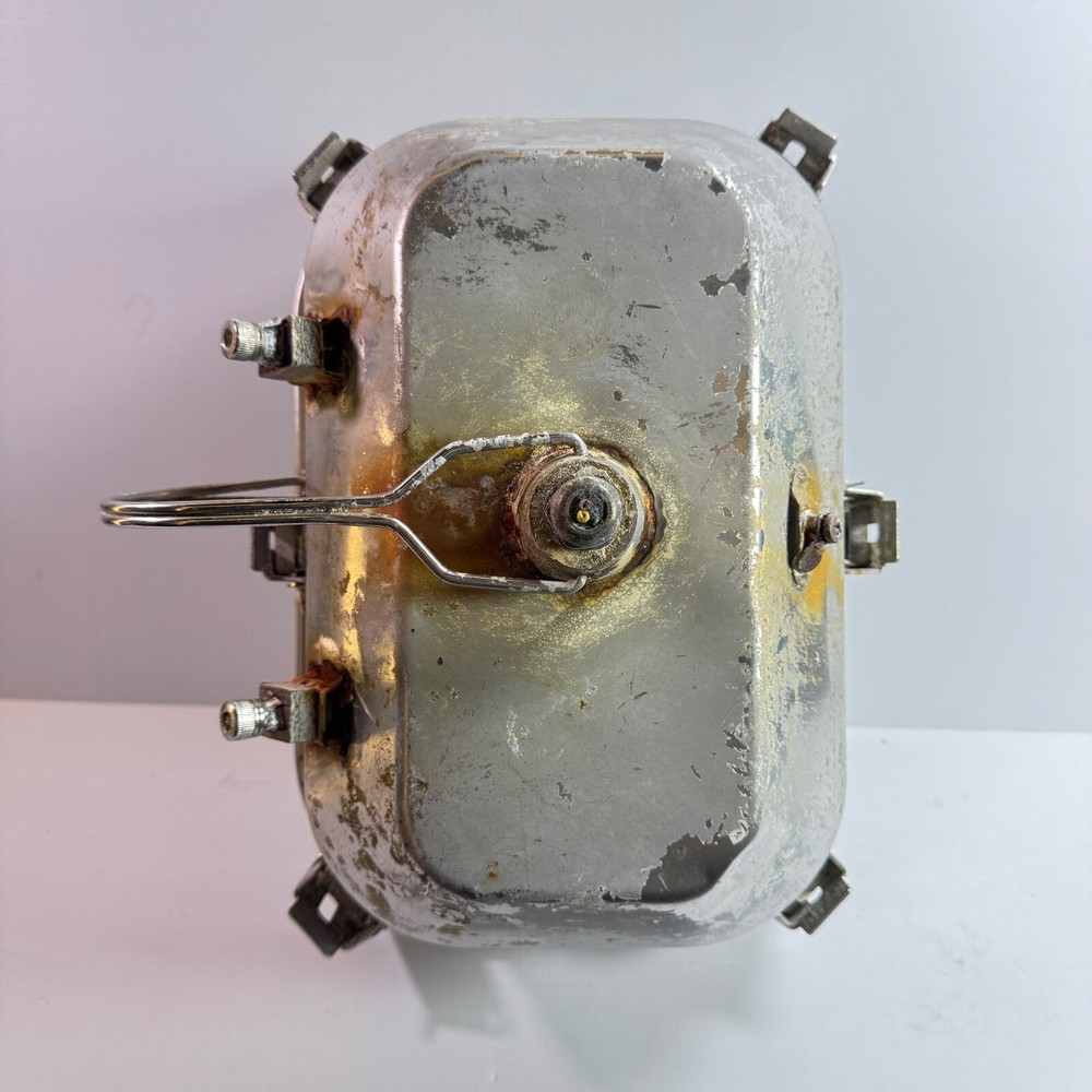 Space X Starship 34 - Recovered ENGINE BAY LIGHT - Flight 8