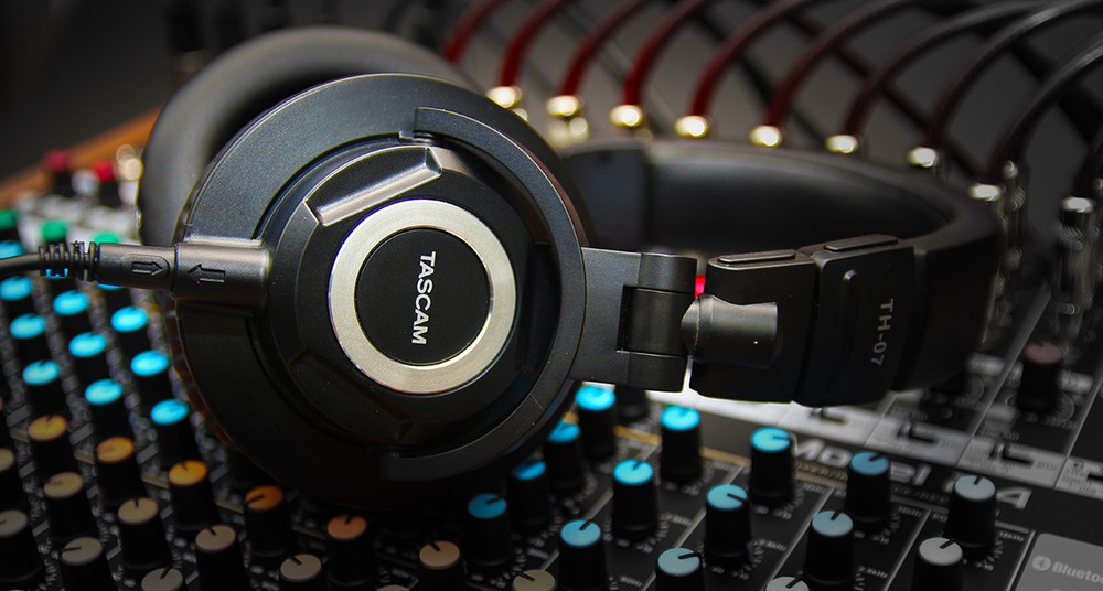 Tascam - TH-07 - HD Studio Headphone - Black