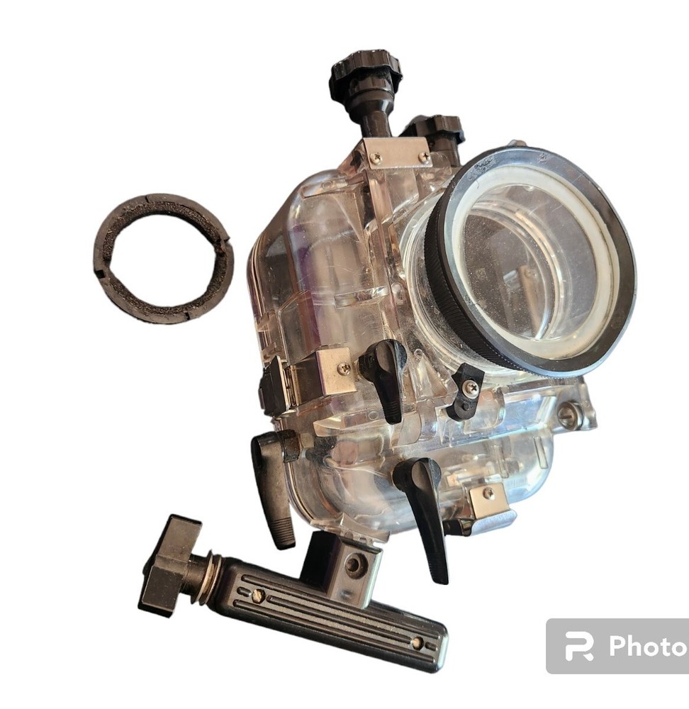 Ikelite Underwater Camera SLR Case/Housing 300 Ft. Depth Untested