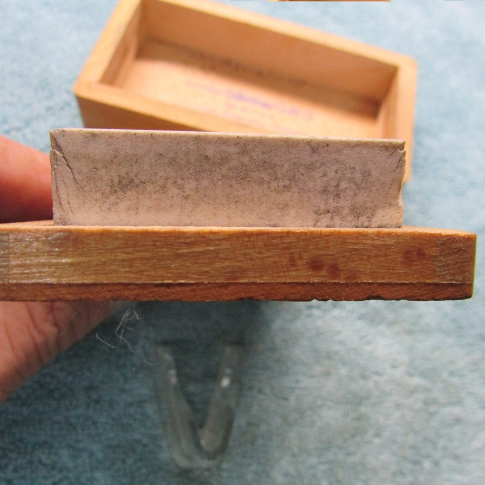 Fine White Sharpening Stone & Box "Benno Gunther Malnz"