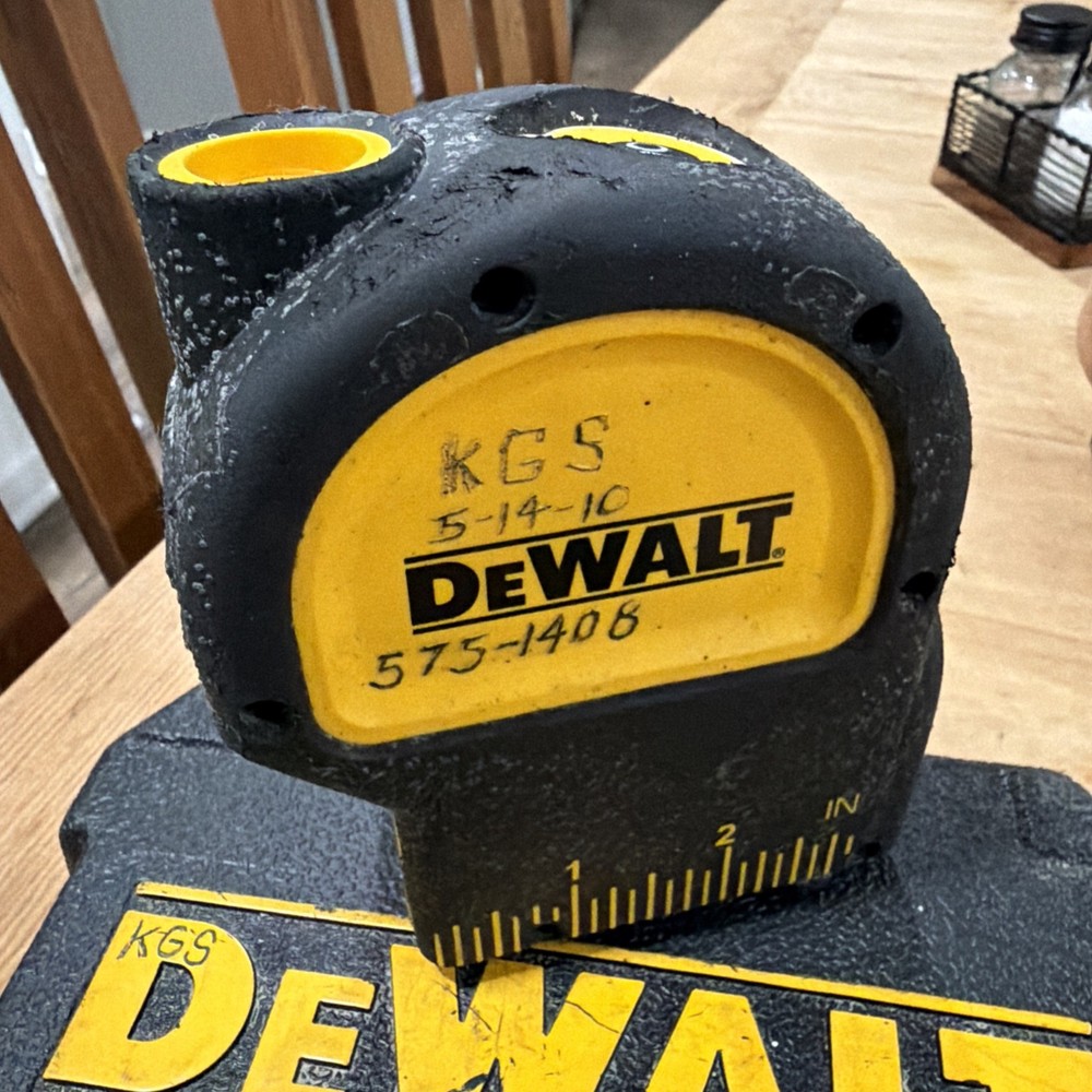 Dewalt DW082 Type 2 Laser Plumb Bob Self Leveling Level Preowned With Case