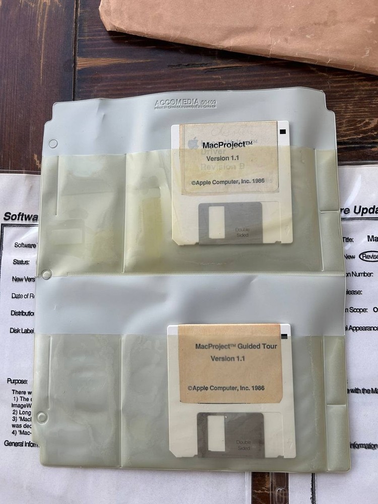 Original Apple internal Macintosh software update floppy disks & docs 1986