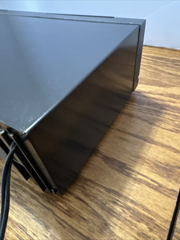 Hitachi - D-E4 Cassette Deck -tested Cleaned Belts Replaced.