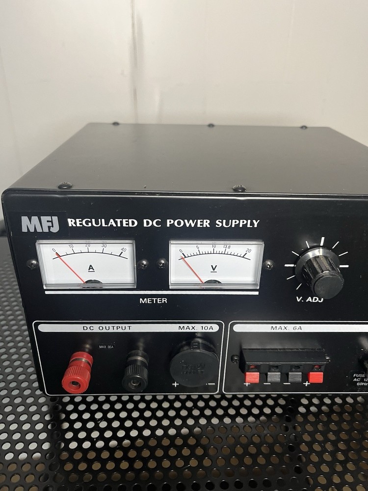 MFJ Model MFJ-4035MV Adjustable Regulated DC Power Supply