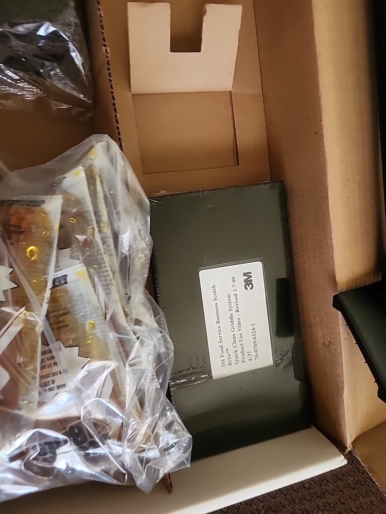 3M 710 Quick Clean Griddle System Starter Kit