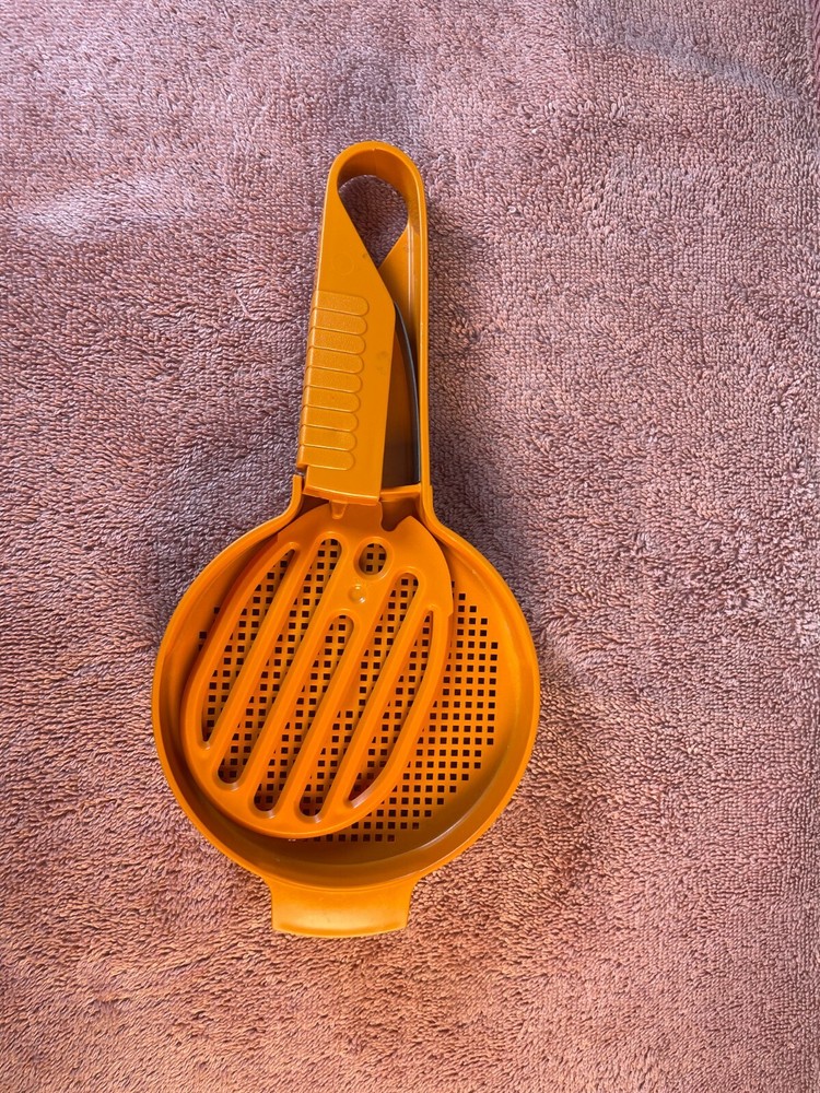 Vintage Tupperware 1689-3 Hand Held Sifter - Orange - Kitchen - Baking