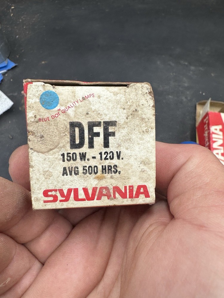 DFF-150W 120V -PROJECTOR LAMP BULB -SYLVANIA