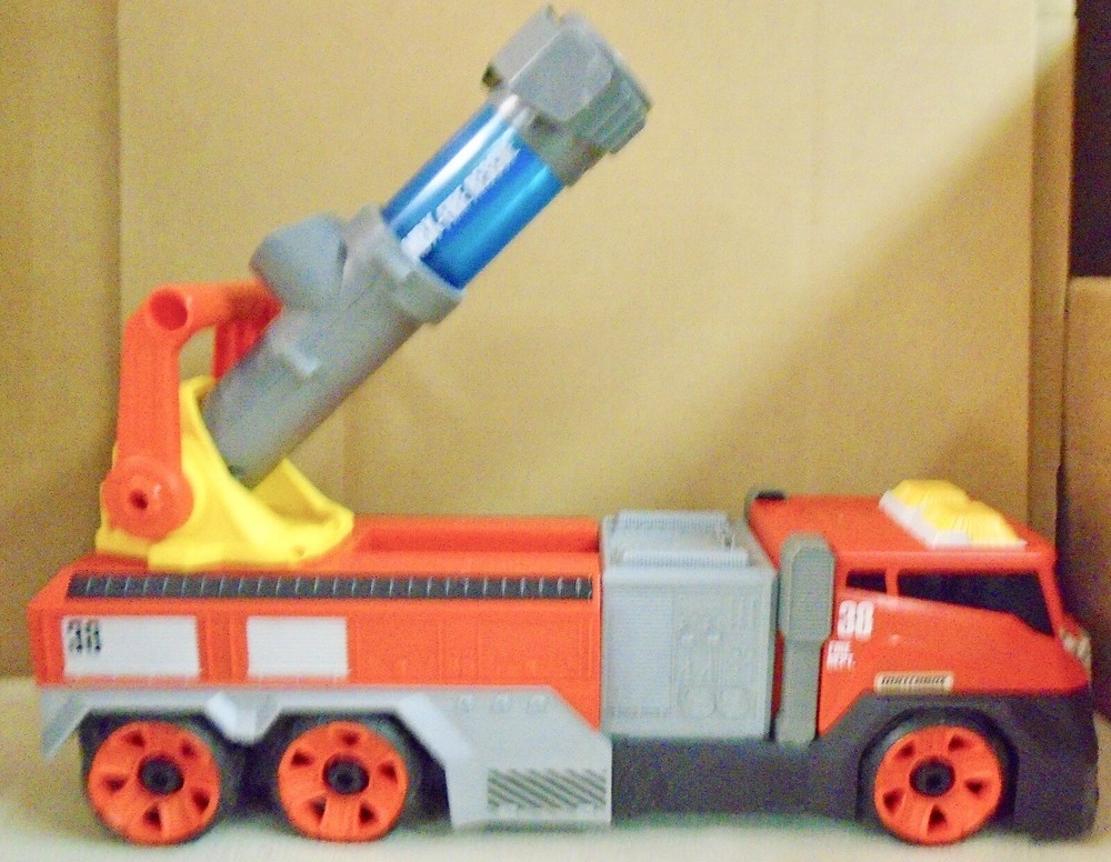 MATCHBOX  SUPER-BLAST  FIRE  TRUCK   (K)