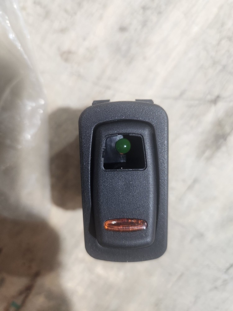 Freightliner A06-86377-103 Rocker Switch, 2 Position w/Indicator Light