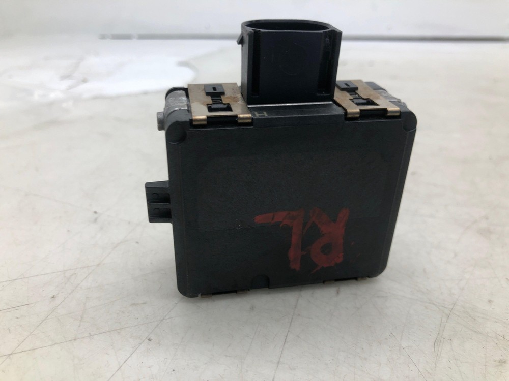 2016-2020 BENTLEY BENTAYGA LEFT REAR BLIND SPOT LANE CHANGE ASSIST SENSOR MODULE