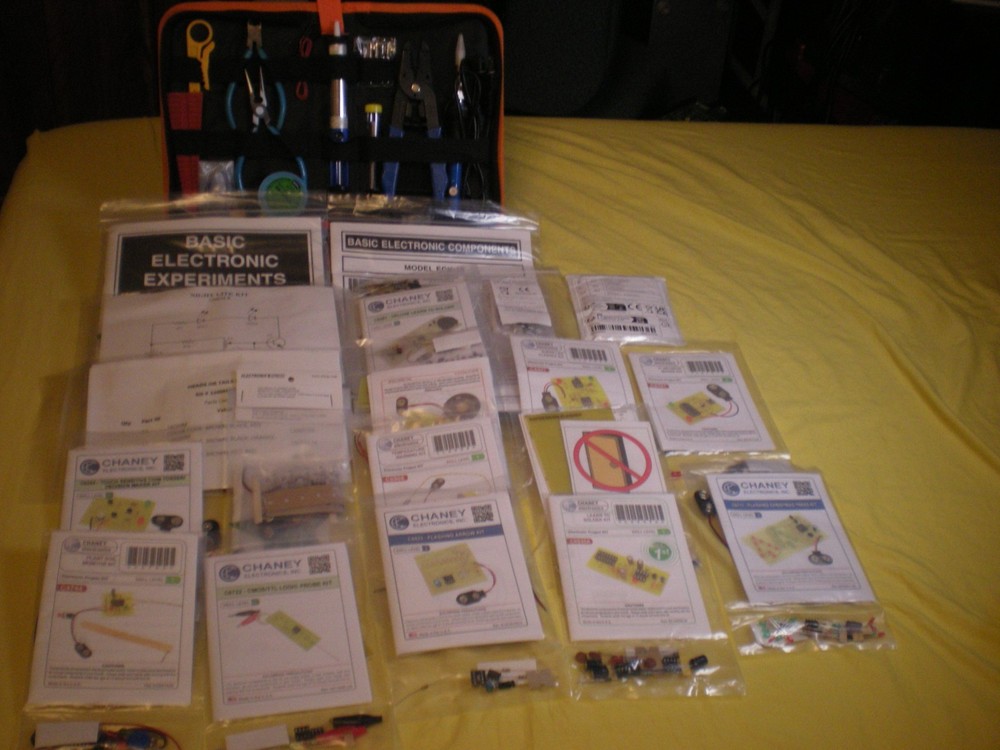 Electronic Learning Projects (76) NEW, +Soldering Tool kit, (SEE DESCRIPTION) ++