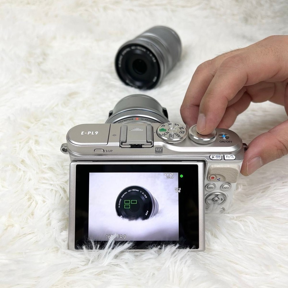 OLYMPUS PEN E-PL9 EZ Double Zoom Kit White