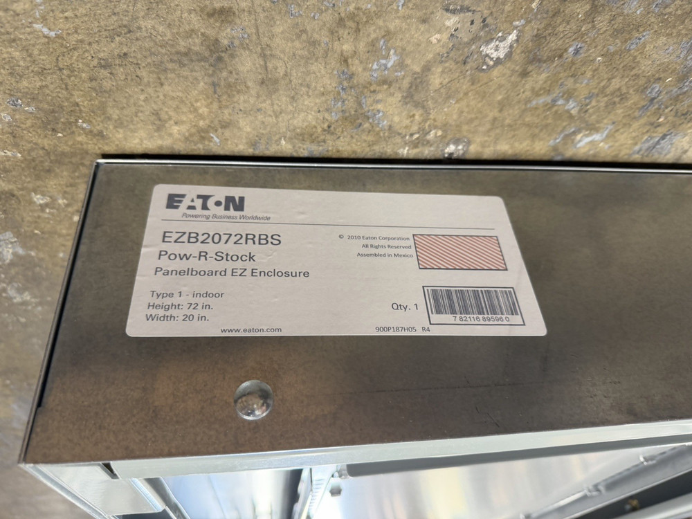 1-300 AMP 480V MAIN BREAKER PANELBOARD 42 SPACE 3PHASE 4WIRE COMPLETE PANEL