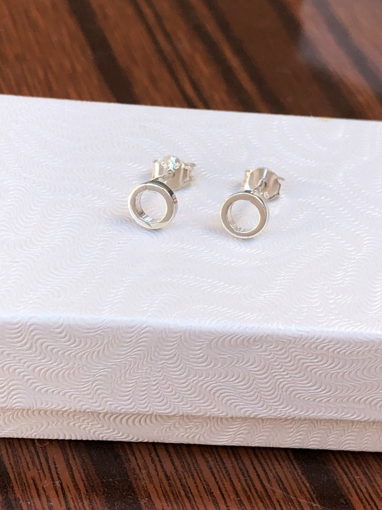 925 Sterling Silver Tiny Open Circle Stud Earrings Post Stud 5.8mm