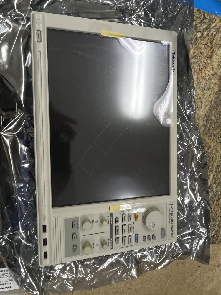 2FF  Tektronix  FOR TLA7012  Touchscreen Display Front Panel  NEW