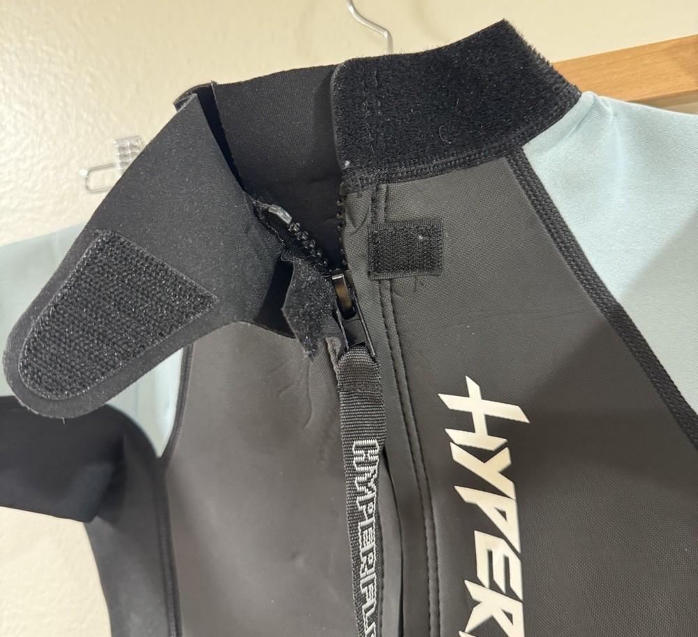 Hyperflex wetsuit Children's Access 2mm Back Zip -Size 8 - Spring Black/Blue