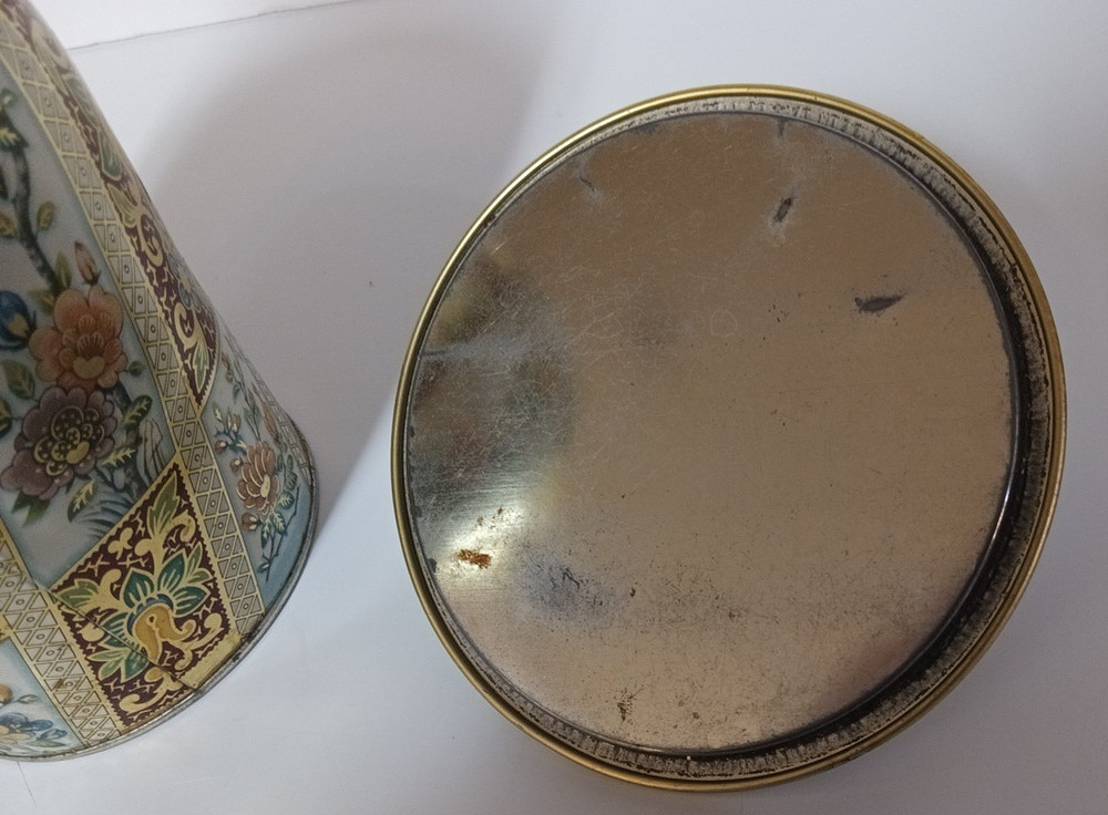 VINTAGE CONTAINER MADE IN ENGLAND TIN CONTAINER WITH LID