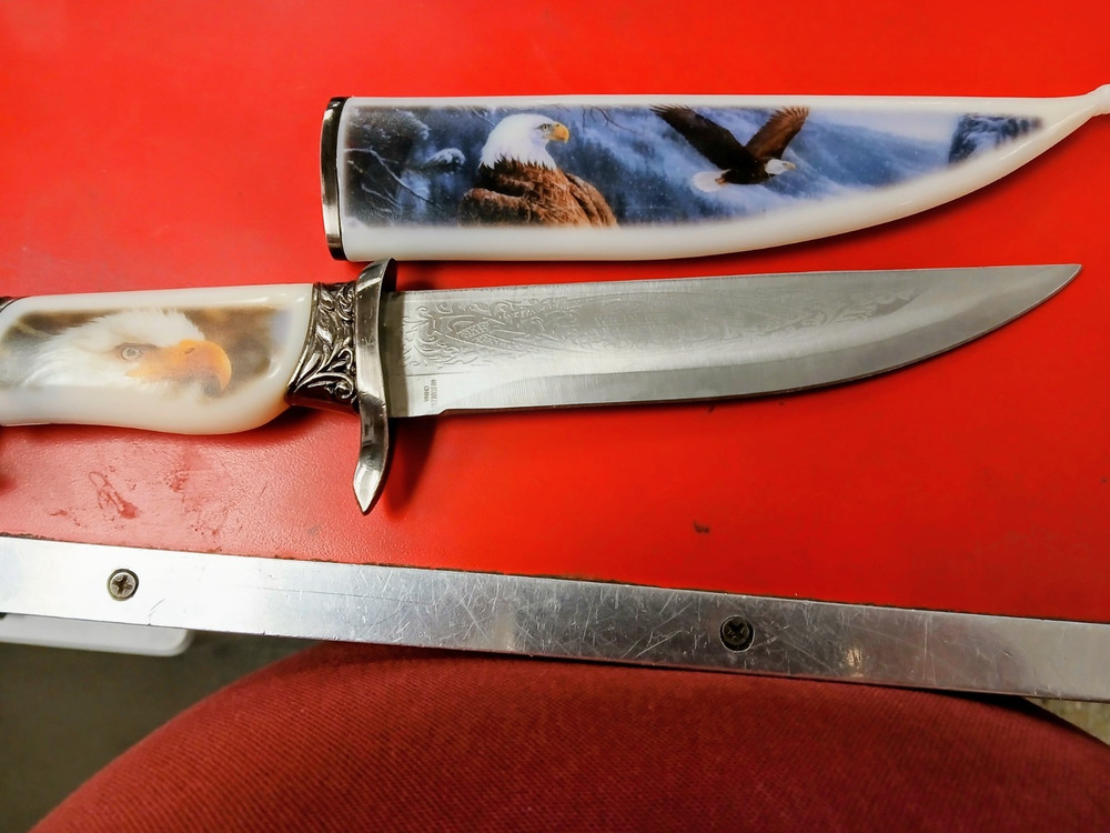 EAGLE FIXED BLADE KNIFE WITH SCABBARD
