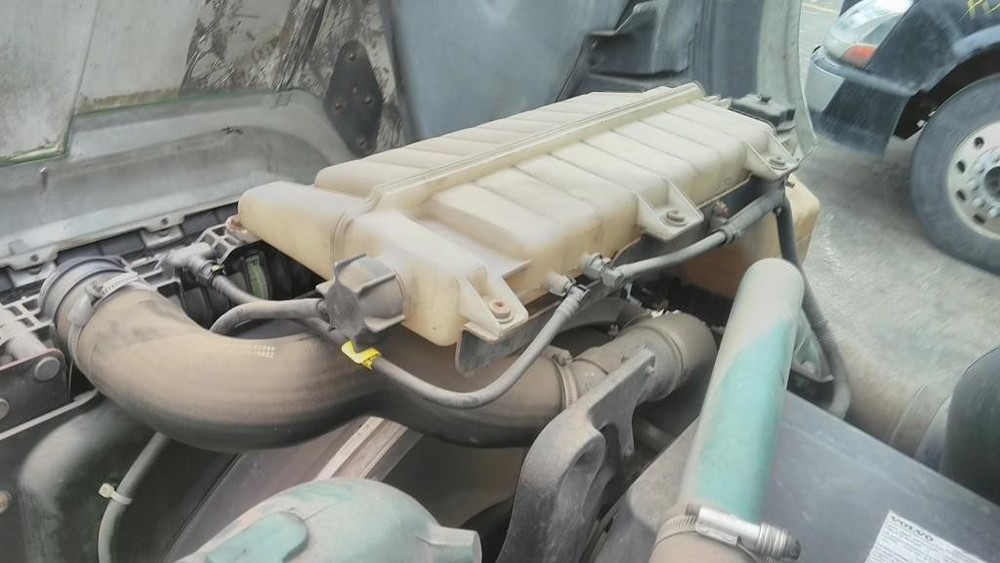 For 2011 VOLVO VNL RADIATOR OVERFLOW TANK ,  OH