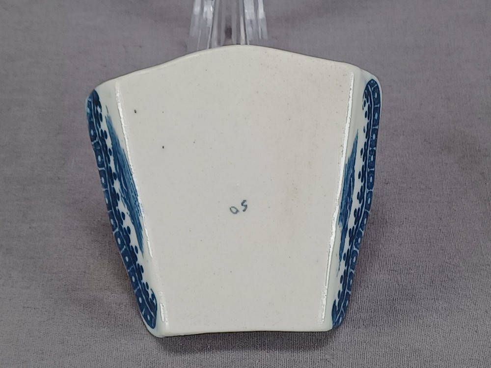 British Caughley Fisherman Pattern Asparagus Server Circa 1785-1795 B