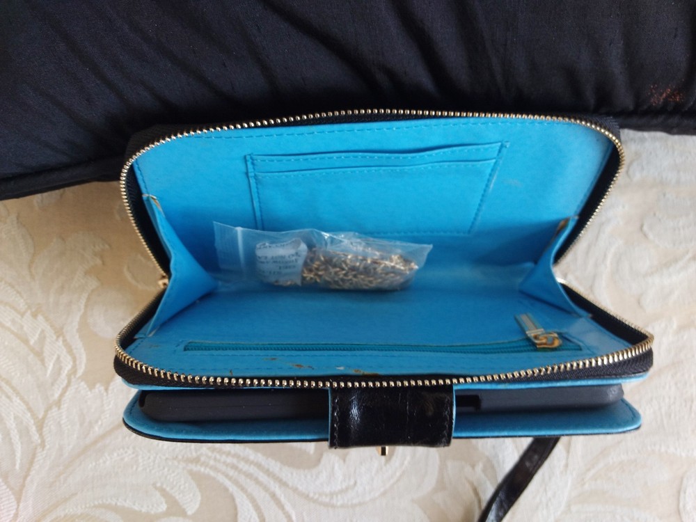 BLACK & BLUE WRISTLET PURSE