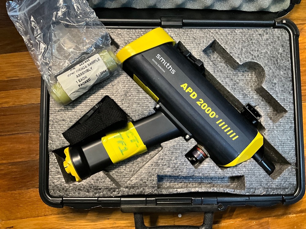 APD 2000 Advanced portable detector Part No. 2428800