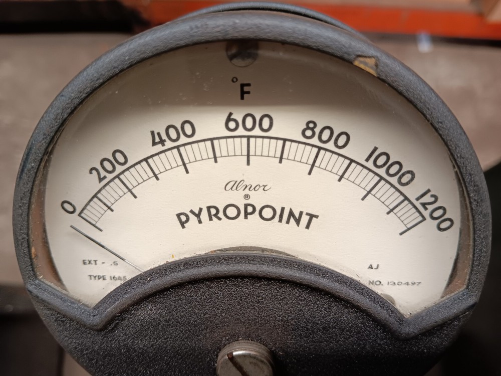 Alnor Type AJ 1645 PyroPoint Hand Held Pyrometer with Probe (Used)