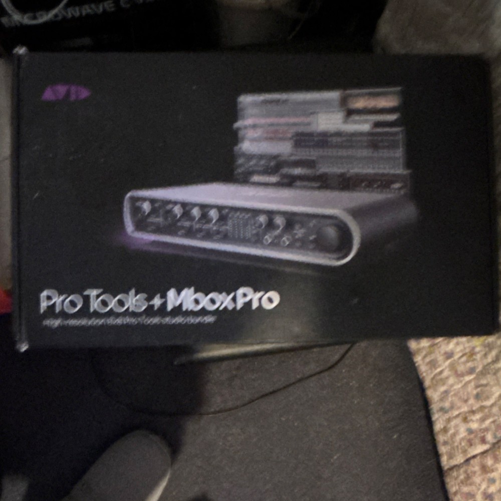 Avid MBox Pro FireWire Audio Interface Pro Tools Bundle 8-Channel Desktop