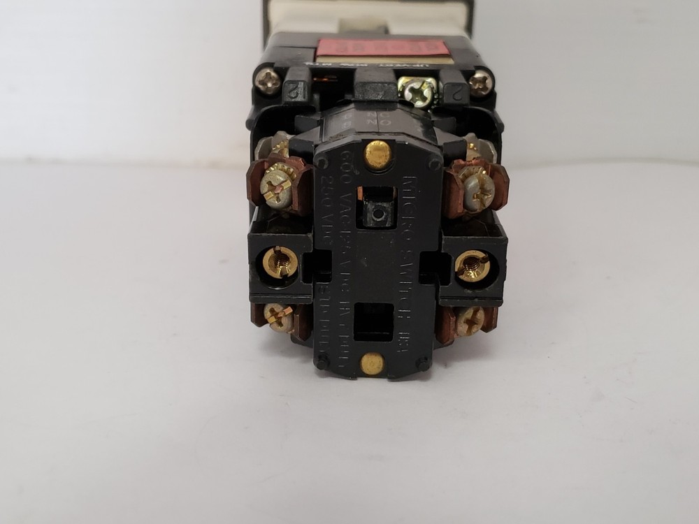 HONEYWELL 911ABA013YA MICRO SWITCH 120V 50/60CY NNB
