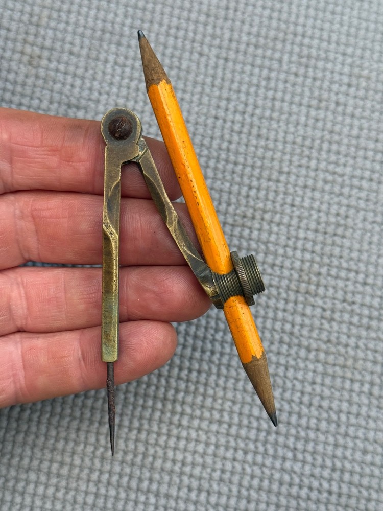 VINTAGE BRASS COMPASS DRAWING DIVIDERS.