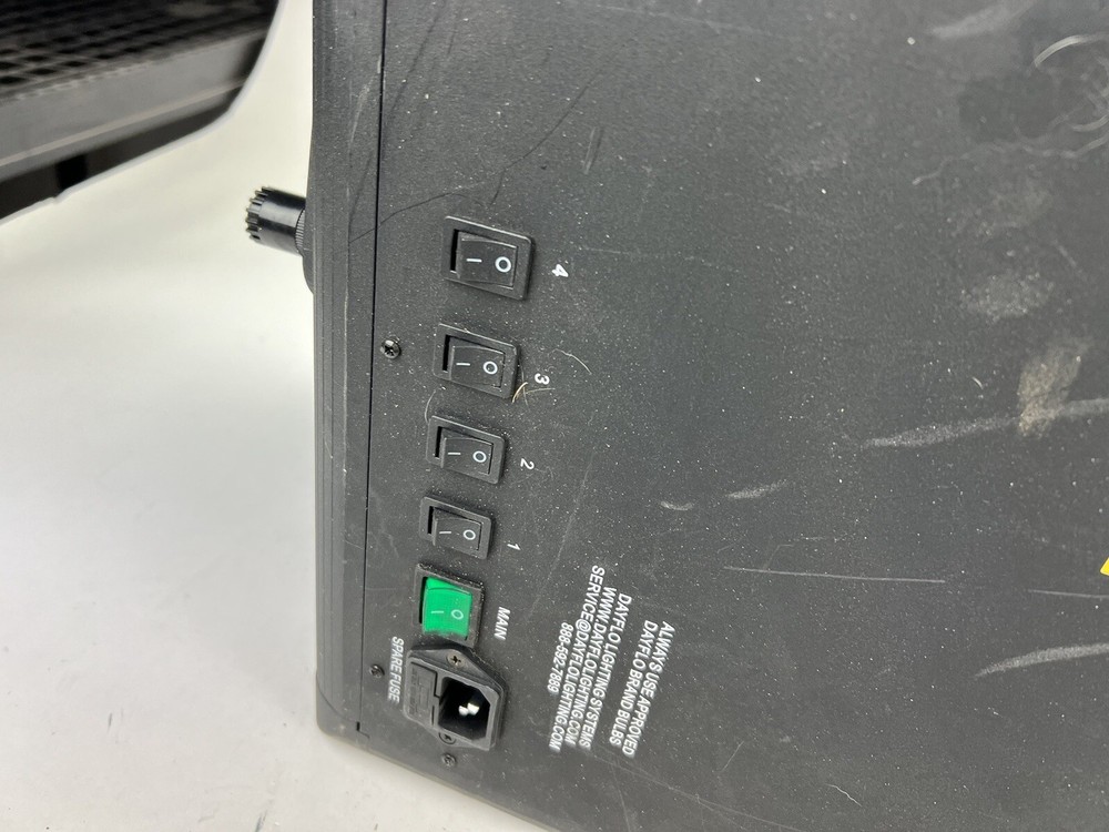 Dayflo-Pro DFM-2000 Fluorescent Studio Photography Light Continuous Barn - READ