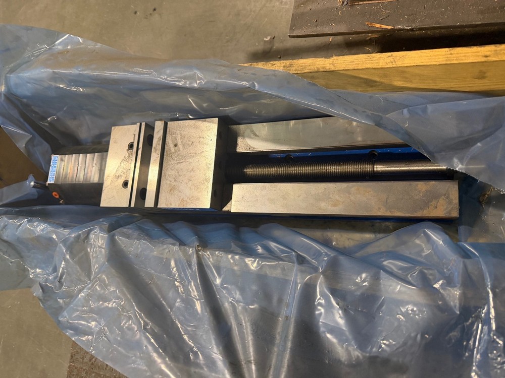 Kurt XL6A Extra Capacity Air Vise 6"