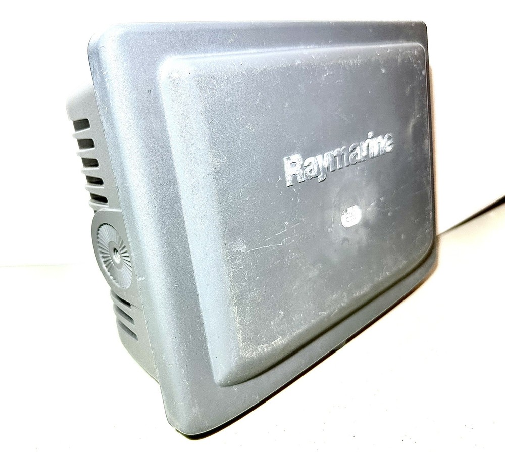 RAYMARINE E80 E02011 GPS NAVIGATION CHART PLOTTER SONAR FISHFINDER RADAR & COVER